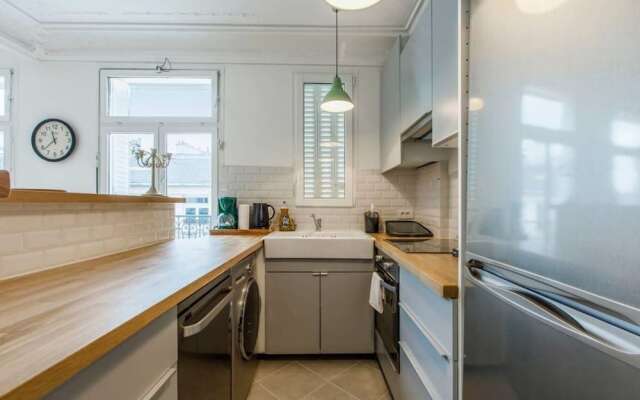 Charming Apartment With Balcony - 5 min Republique