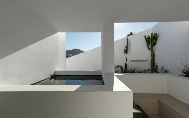 CUBIC Mykonos Seafront Design Suites