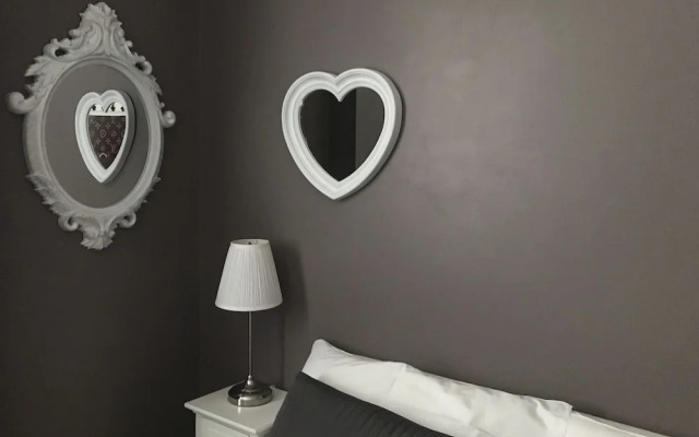 051 Room & Breakfast