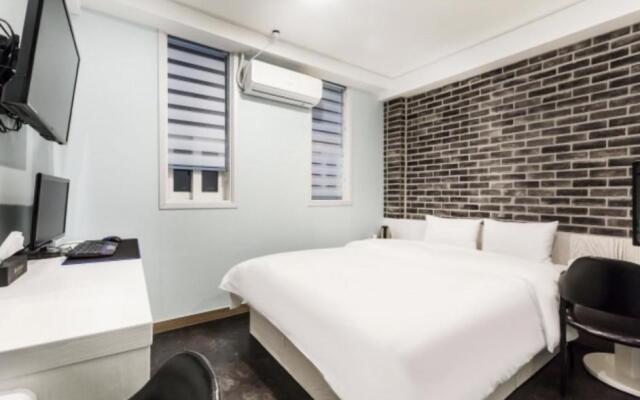 Yogi Motel