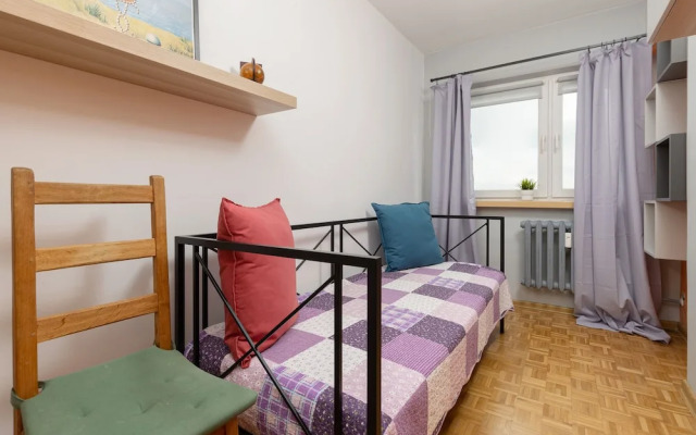 Czerniakowska Apartment by Renters