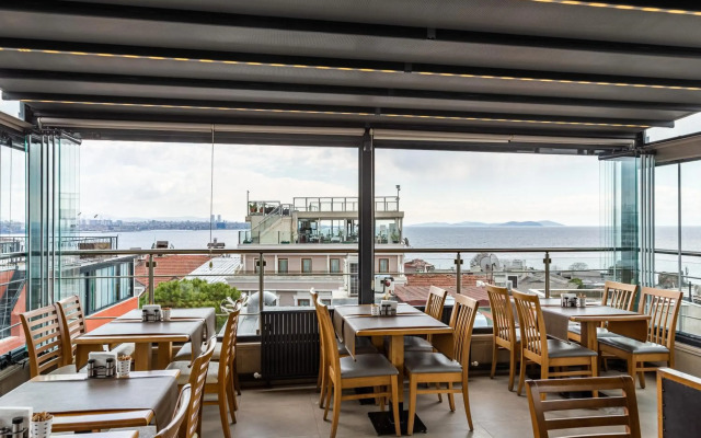 Seraglio Hotel & Suites