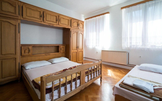 Holiday Home Pozitiva