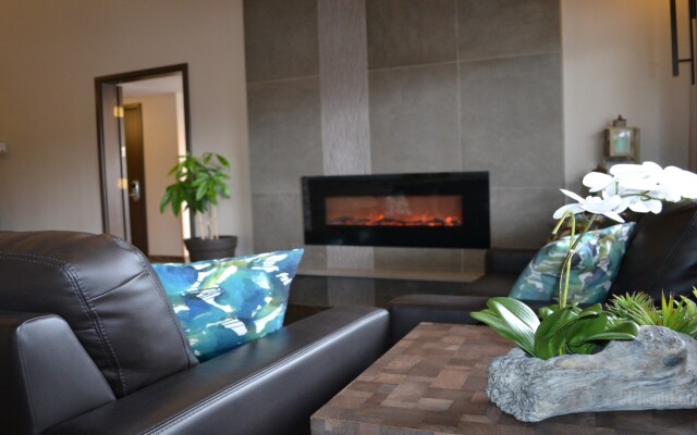 Yosemite Southgate Hotel & Suites