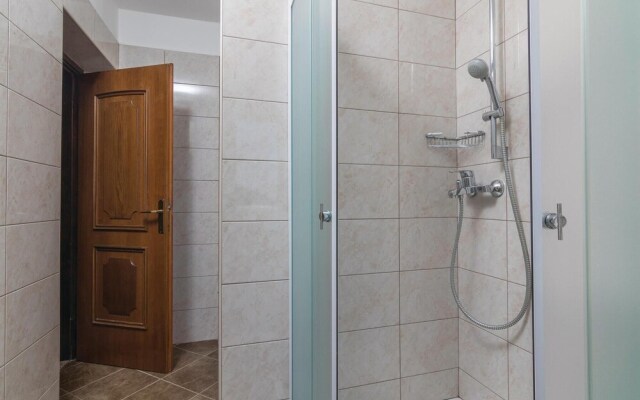 Beautiful Home in Labin With Wifi and 2 Bedrooms