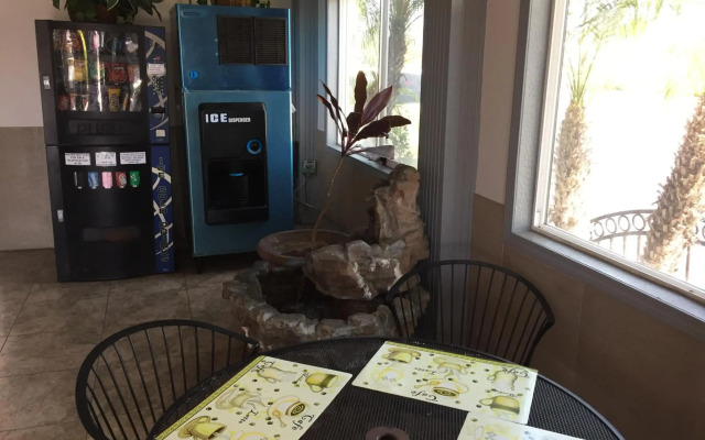 Harbor Inn & Suites