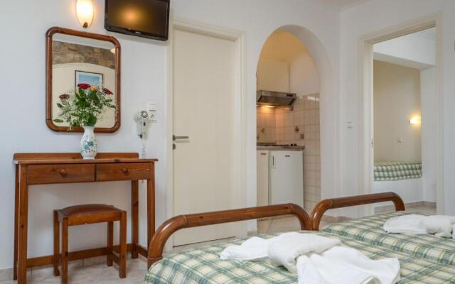 Polemis Studios & Apartments
