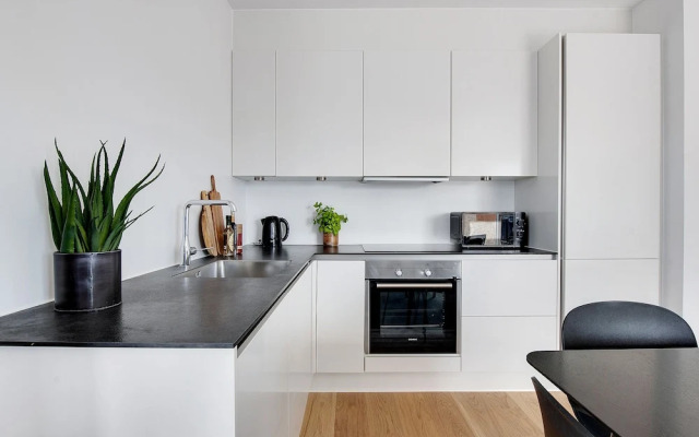 Sanders Arena - Chic 3-bdr Apt Close to Metro