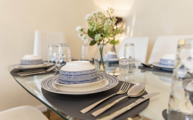 MPL Apartments - Queens Broadway F3