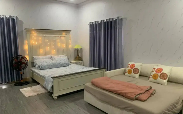 Ruby House, 3 Bedroom Apartment, Beachside