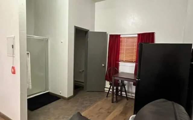 Bobbi's Classic Motel