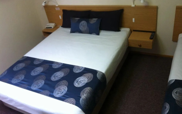 Comfort Inn Blue Shades