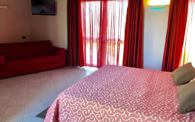 Room in Guest Room - Spacious Double Room in Alba
