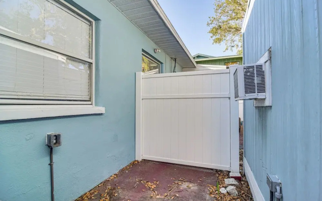 Indian Rocks Beach Retreat, Walk to Gulf & Beaches