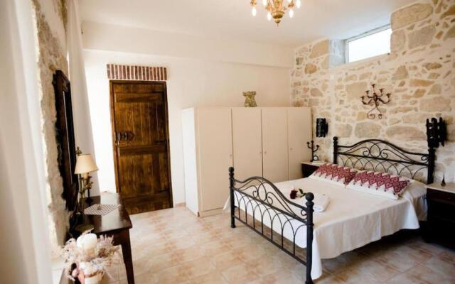 Traditional House 1 with Pool