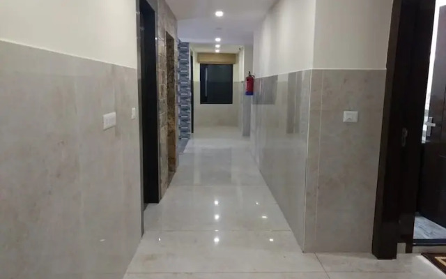 Oyo 39595 Hotel Ray Ban