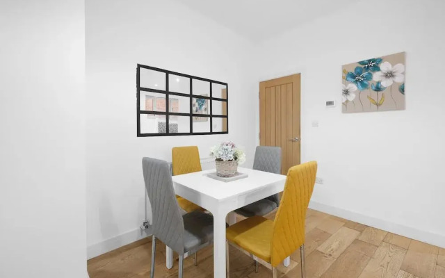 Eastons 1 Bedroom Apt. with Sofa Bed
