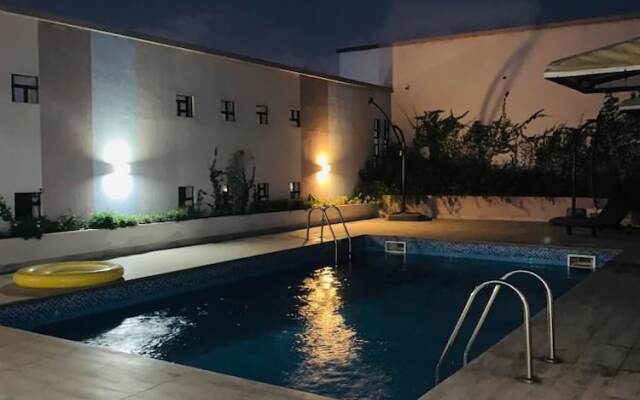 Akua Luxury Suite Sapphire Courts