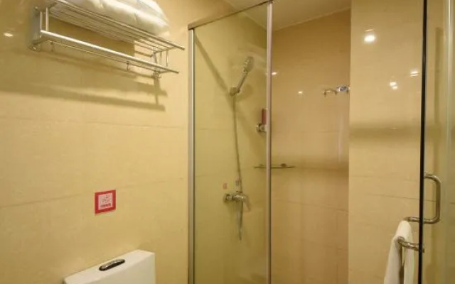 Elong ME Hotel (Guangzhou Panyu Shigang Pedestrian Street)