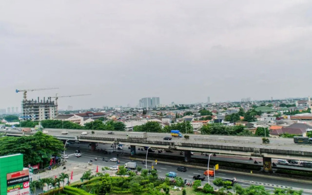 Warm And Cozy 2Br At Green Pramuka City Apartment