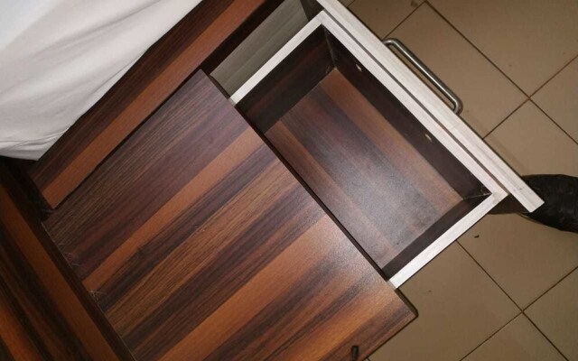 Iroomz Sri Balaji Residency