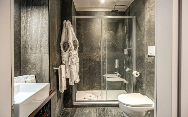 Hotel 77 Seventy-Seven