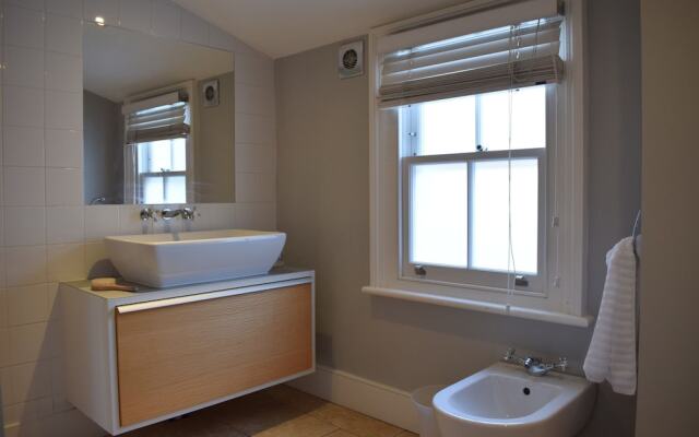 2 Bedroom House in Clapham Common