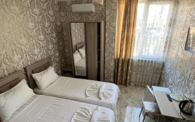 Vaxx Hotel