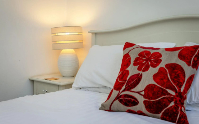 3 BEDROOM EDINBURGH VICTORIAN APARTMENT-6 Beds-Free Street Parking