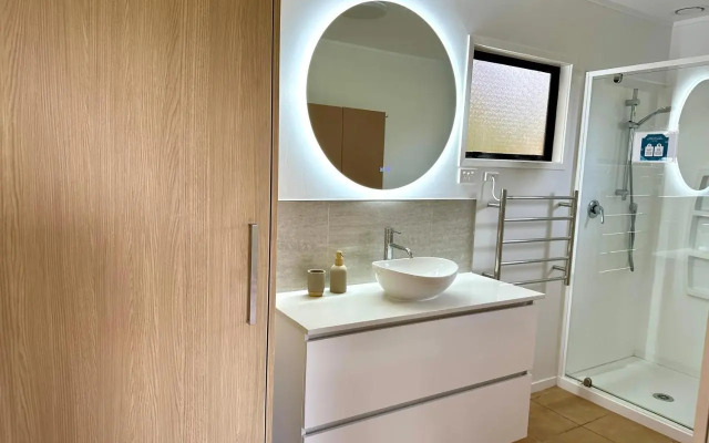 Bush Beach Delight - Onetangi Holiday Home