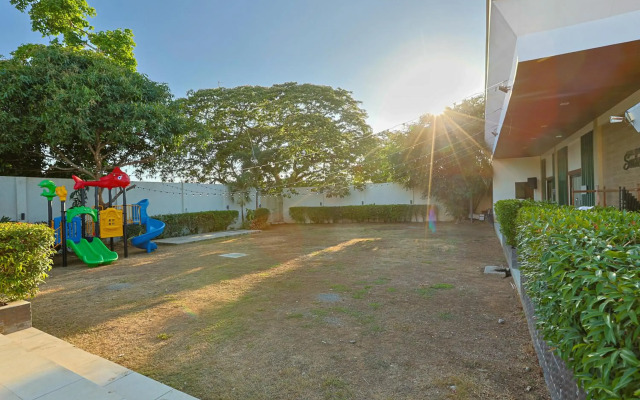 Holiday Suites Hotel & Resort