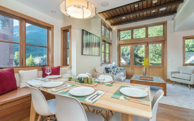 Meribel Penthouse - Luxury Condominium with Penthouse Views, Heart of Downtown Telluride, Hot Tub