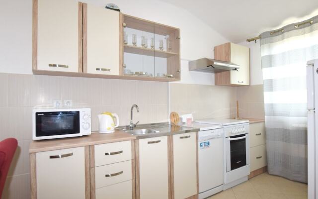Apartment in Pula With Bbq, Parking, AC