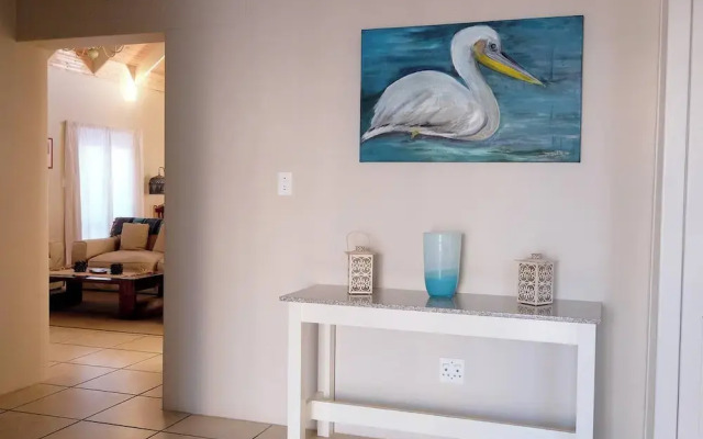 The Pelican - Stunning 3-bedroom Holiday Home in Langebaan