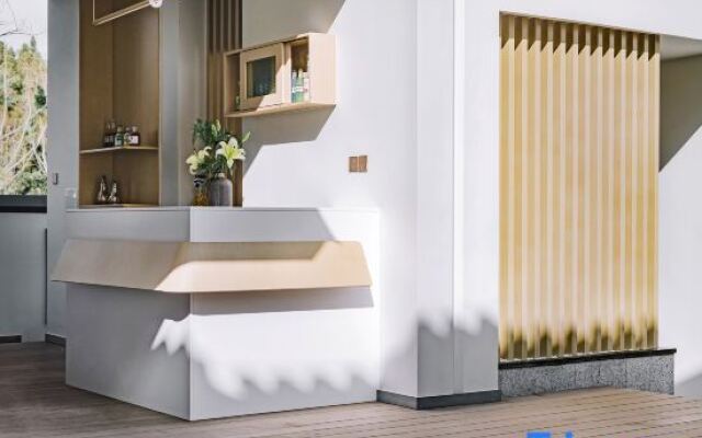 Yansheng Jingyue Designer Hot Spring B & B