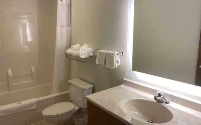 Howard Johnson by Wyndham Manteno