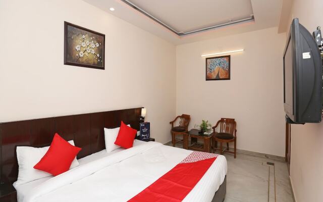 OYO 14390 Hotel Samrat