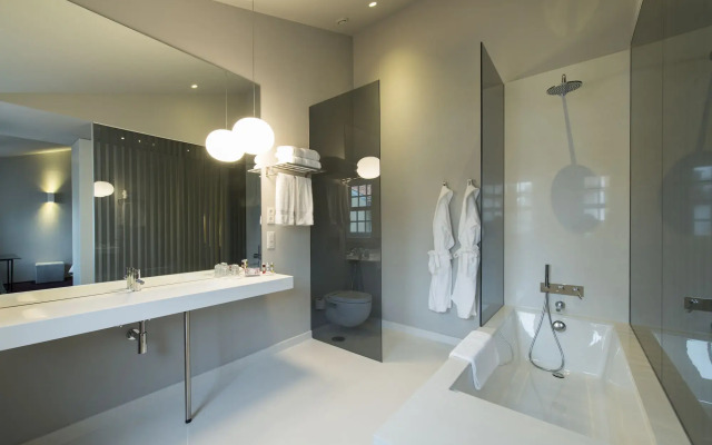 EMAJ Guimarães Boutique Hotel