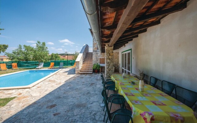Stunning Home in Rovinj With Wifi and 5 Bedrooms