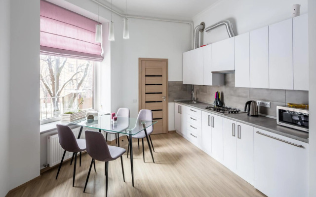 Площа Святого Теодора 13