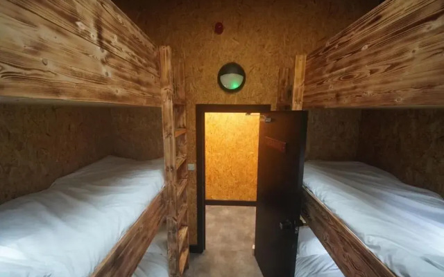 Studio 95 - Shared & Private Rooms