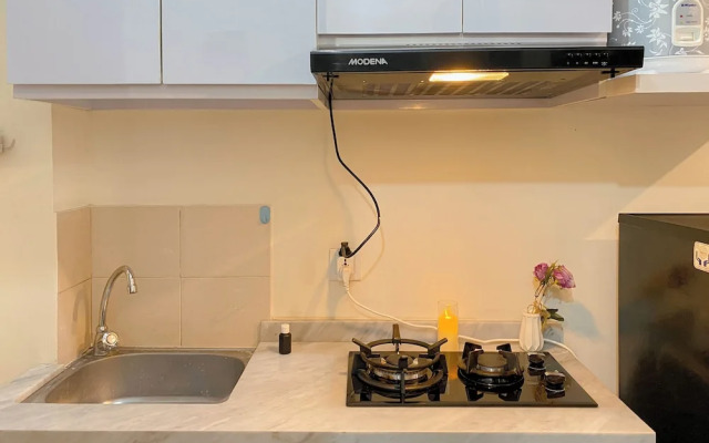 Homey And Good Place Studio At Tifolia Apartment
