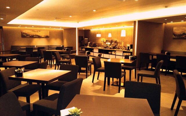 如家精选酒店(青岛八大关太平角公园地铁站店)