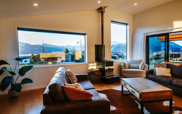 On The Rocks - Spacious