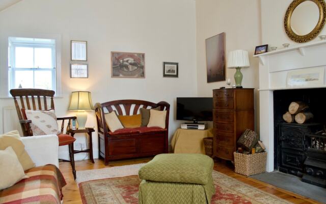 Traditional 2 Bedroom Church Gatehouse