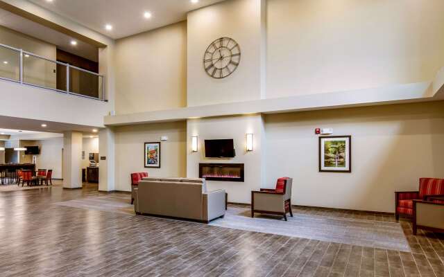 Comfort Suites Wooster near University Campus