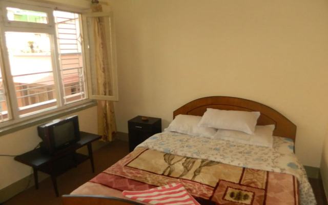 Om Tara Guest House