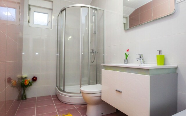 Summer Breeze Apartments