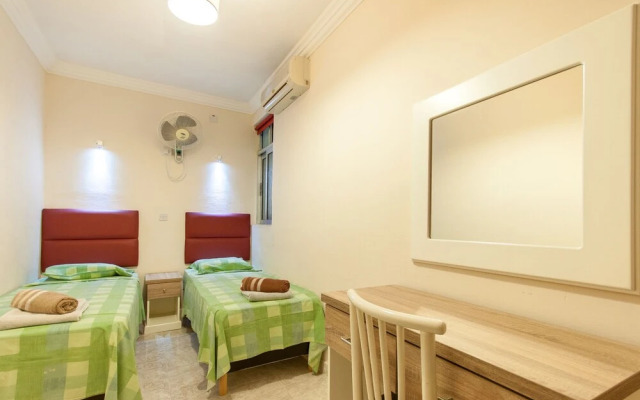 Pool and Sea, charming Merill Apart 4