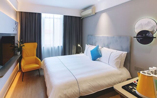 Magnotel Hotel of Wuhan Mei Yuan District subway station T-bridge